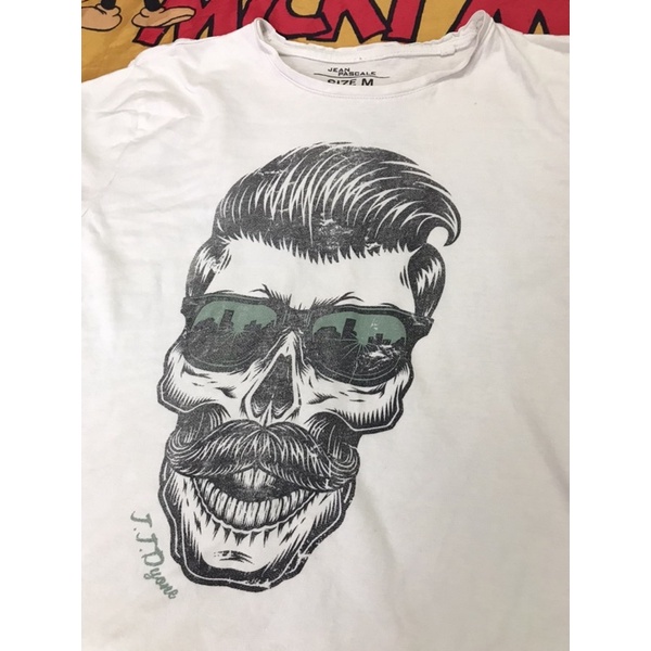 Áo thun đầu lâu