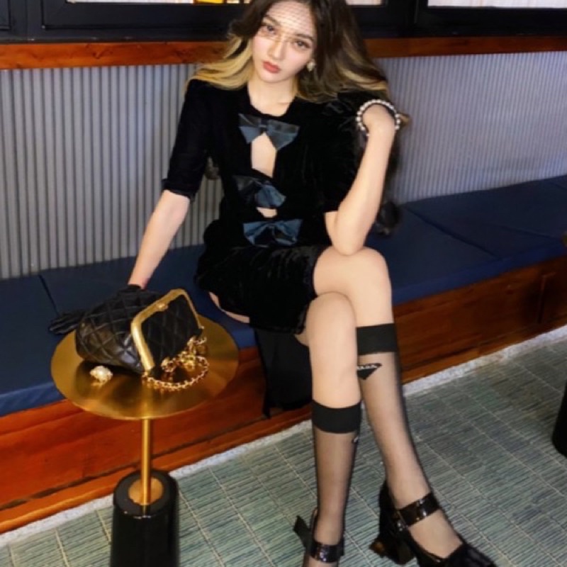 Tất giấy prada gối