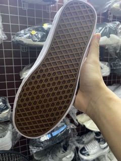 Giày custom Holaham