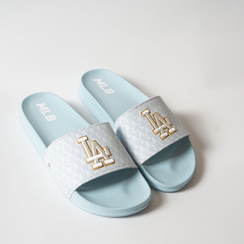Dép quai ngang nữ MLB LA Monogram chữ nổi, mang êm chân, đế bền, logo thêu, BGHouse
