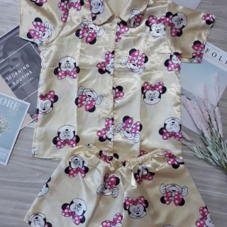 Đồ pijma phi bóng Mèo Kitty và Mickey