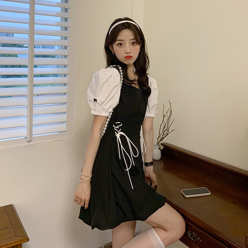 Đầm đen IELGY tay phồng ngắn dễ phối đồ thời trang cho nữ