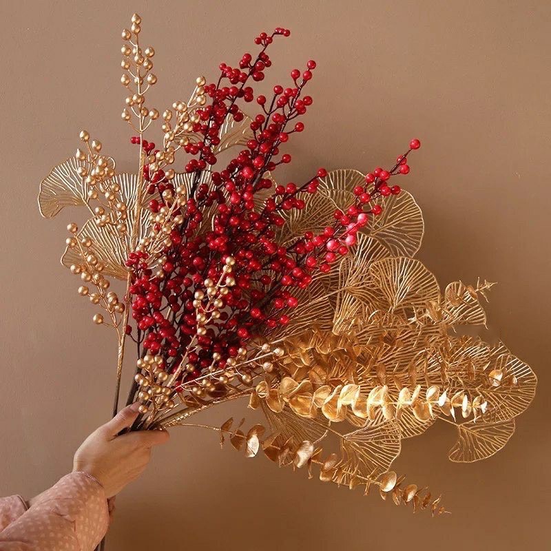 Cành lá rẻ quạt vàng trang trí tết, cắm kèm cành đào đông rất đẹp