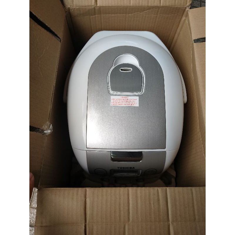 nồi cơm điện tử toshiba RC-18NMF 1,8l. hàng y hình. sản xuất thái Lan | BigBuy360 - bigbuy360.vn