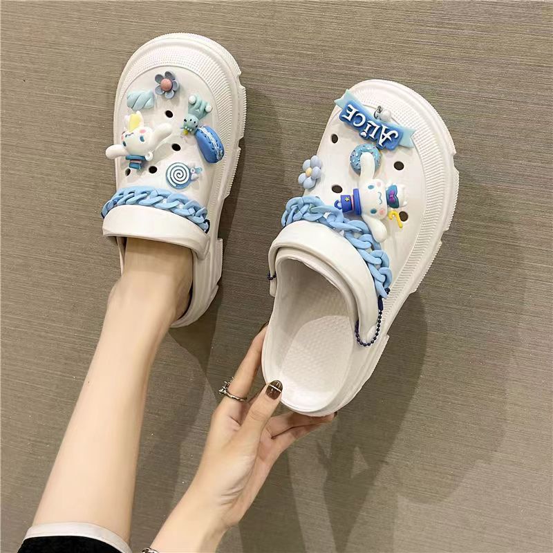 Dép Đi Biển Đục Lỗ Đế Dày Chống Trượt Thiết Kế Dễ Thương