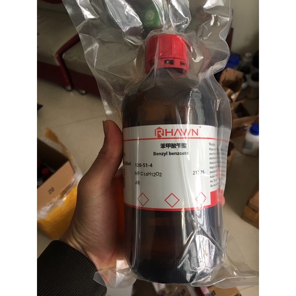 Hóa chất Benzyl benzoate CAS 120-51-4 lọ 500ml C14H12O2