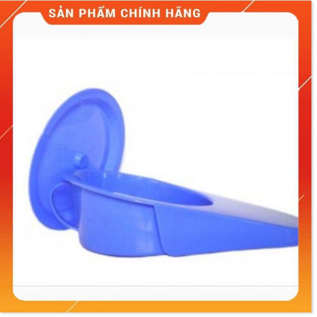 Bô đi tiểu nữ nằm trên giường