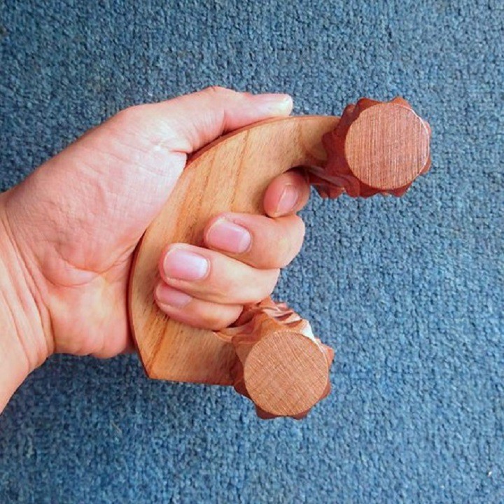 bàn lăn gỗ massage tay gai