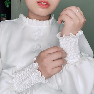 Đầm trắng cổ trụ kết nút dày dặn hết nước chấm