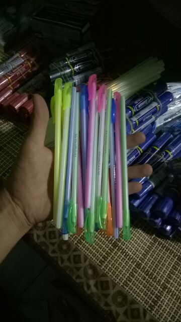 10 cây bút bi nến dài