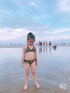 Bikini bé gái ( ảnh thật)