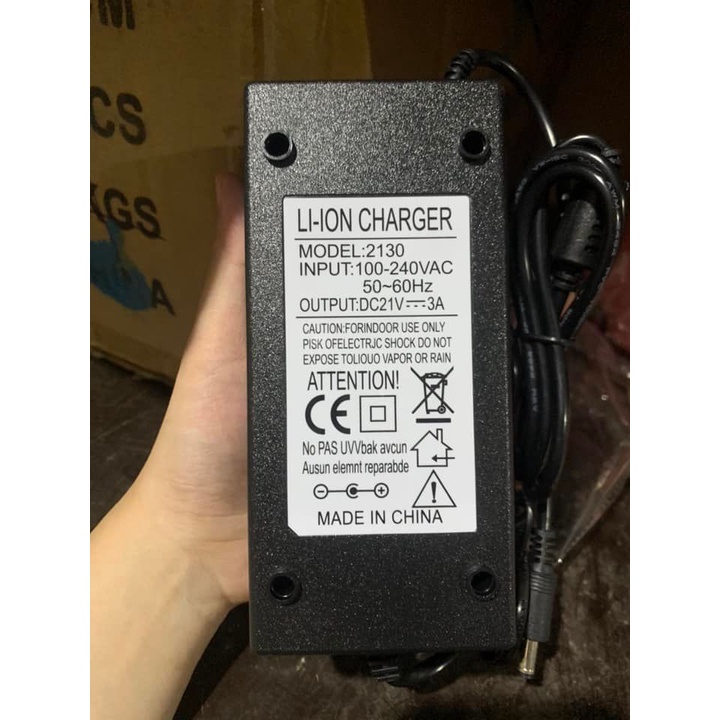 Sạc adapter 5S 21V 3A có quạt tản nhiệt và đèn báo đầy