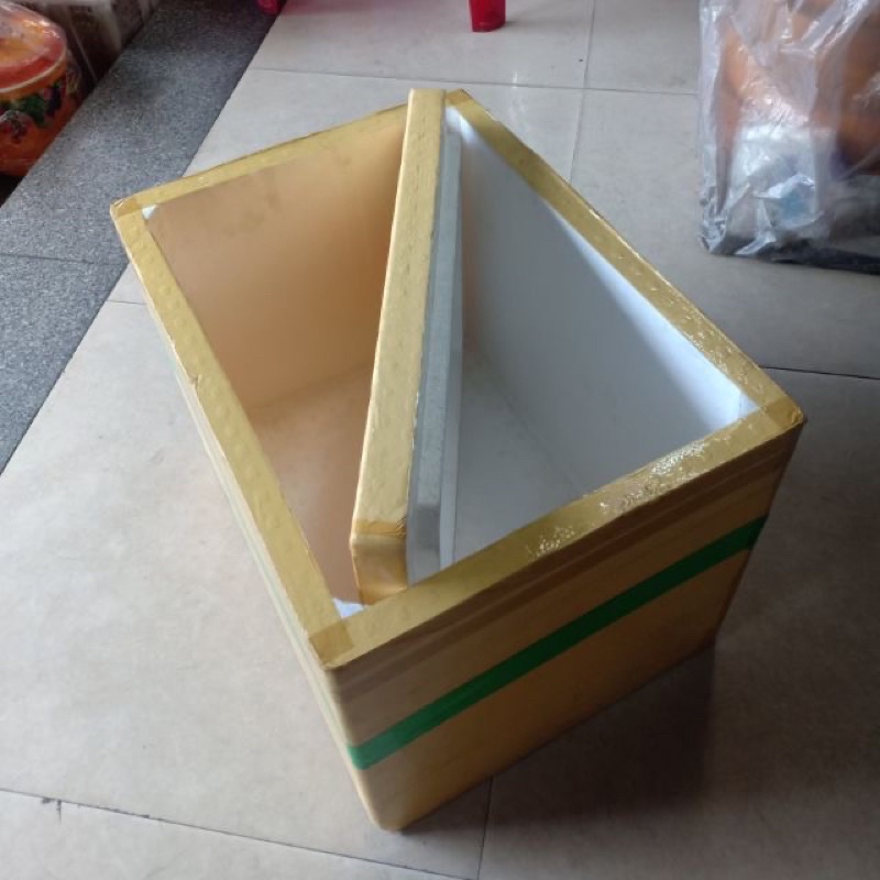 Thùng xốp dán keo 31x22x24 cm