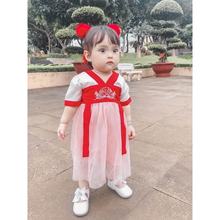 Sét váy cổ trang bao gồm phụ kiện cho bé