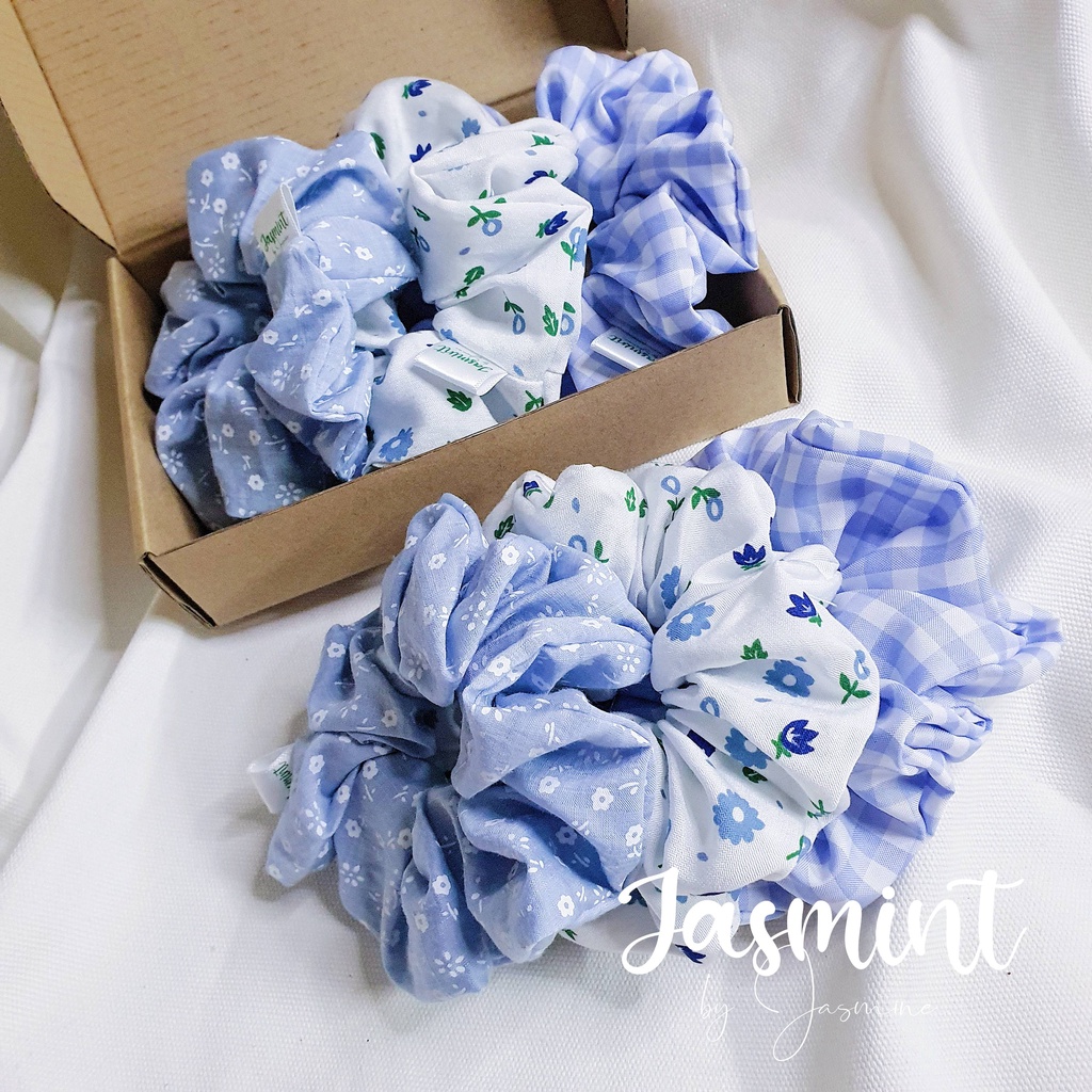 Đồ cột tóc, dây buộc tóc kate mềm hoa nhí xanh trời, kẻ caro pastel, họa tiết hoa xanh dương từ Jasmint