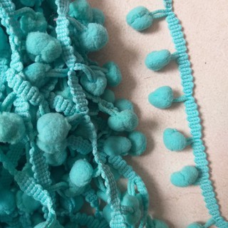 dây pom pom , có 4 màu,size 2.5cm.(2mét/10k)