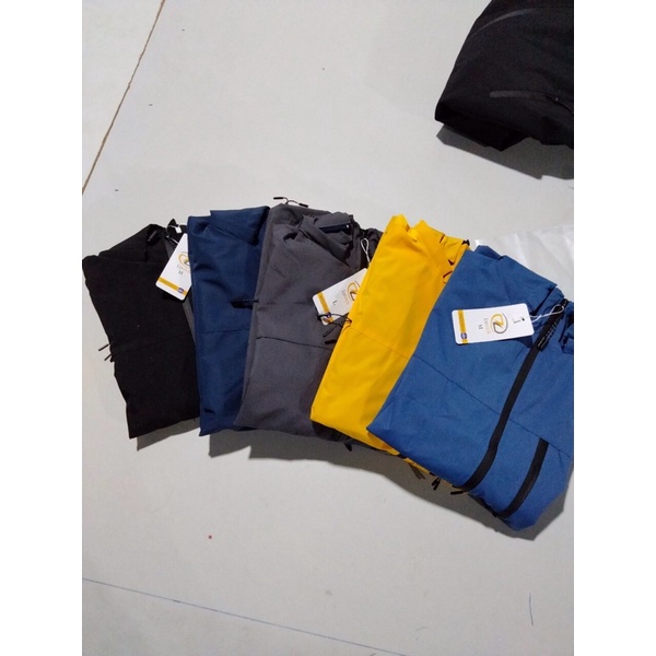 Áo gió nam nữ Luvick có chống nước. Có lông vũ bên trong