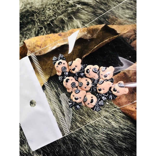 Gấu Bột Nail, Gấu Nơ Nail