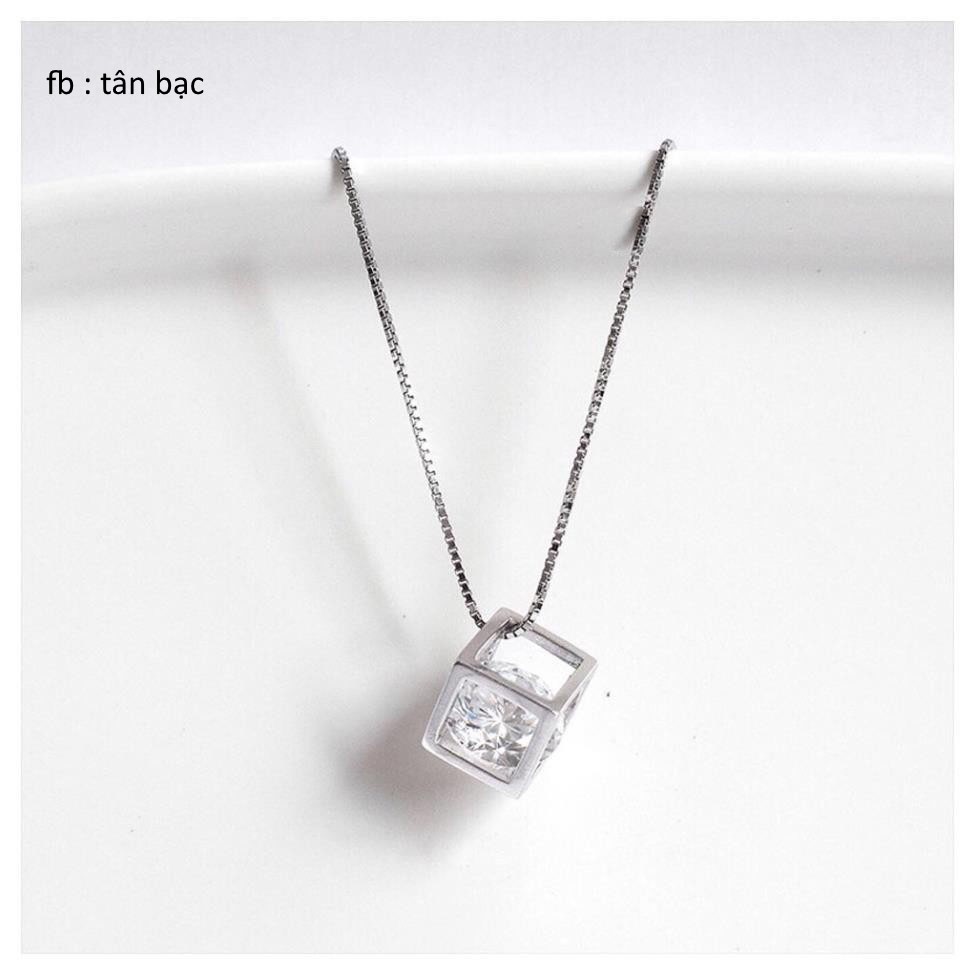 dây chuyền bạc ý s925 với mặt hình hộp viên đá chủ thiên nhiên Grannitrex luôn sáng lấp lánh khi đeo trên cổ ạ hihi