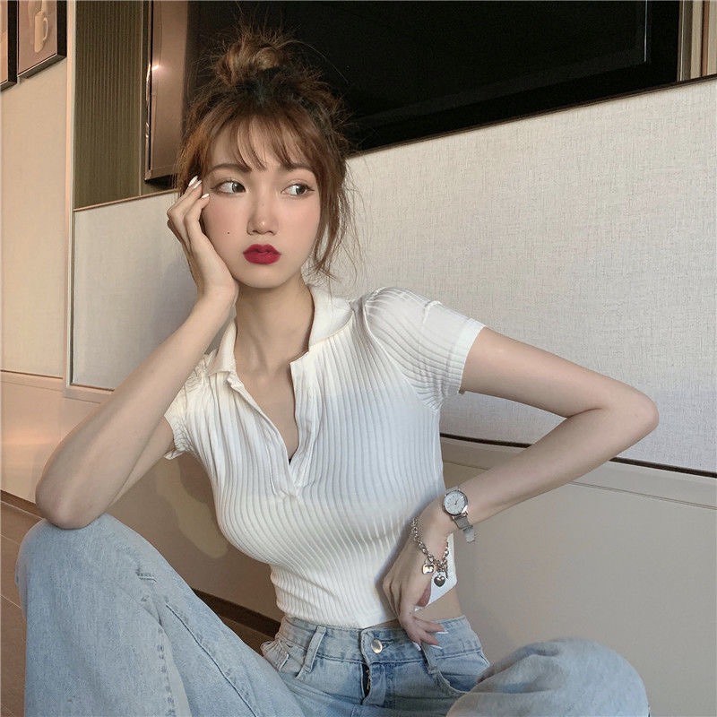 Áo croptop polo len đan kẻ tăm cổ tim | BigBuy360 - bigbuy360.vn