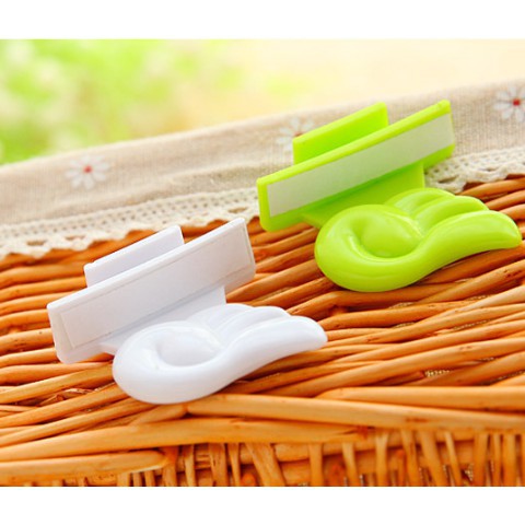 Dụng cụ nhấc nắp bồn cầu toilet angel 4,5*4cm Duashop