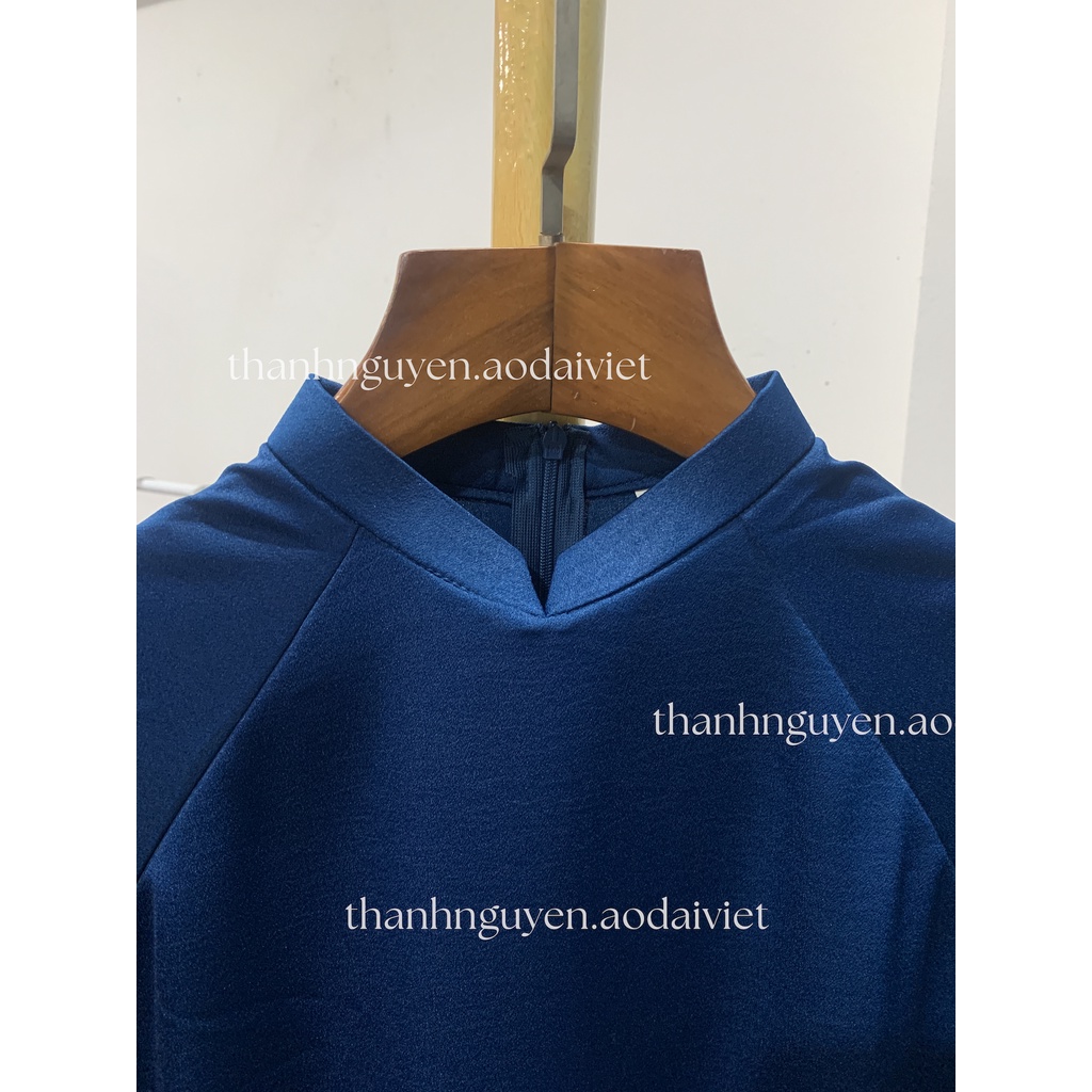 Áo dài xanh navi dáng suông truyền thống lụa Tây Thi