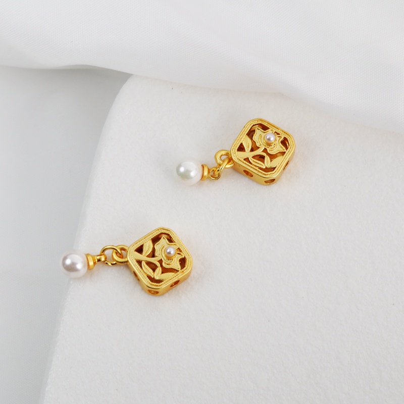 Vòng Tay Chuỗi Hạt Vàng 18k Mặt Trăng Và Vỏ Sò Rỗng Màu Vàng Kim