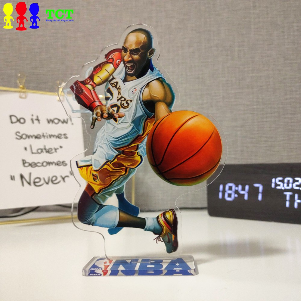 Tượng standee acrylic cầu thủ bóng rổ NBA Kobe Bruyant