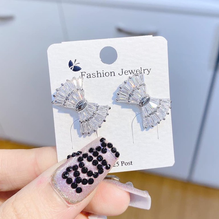 Bông Tai Nữ Cá Tính Đính Đá Cao Cấp Mang Phong Cách Hàn Quốc  - MS30616