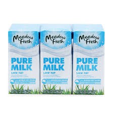 Sữa tươi ít béo Meadow Fresh loại 200ml thùng 24 hộp