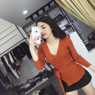 Áo len đắp chéo