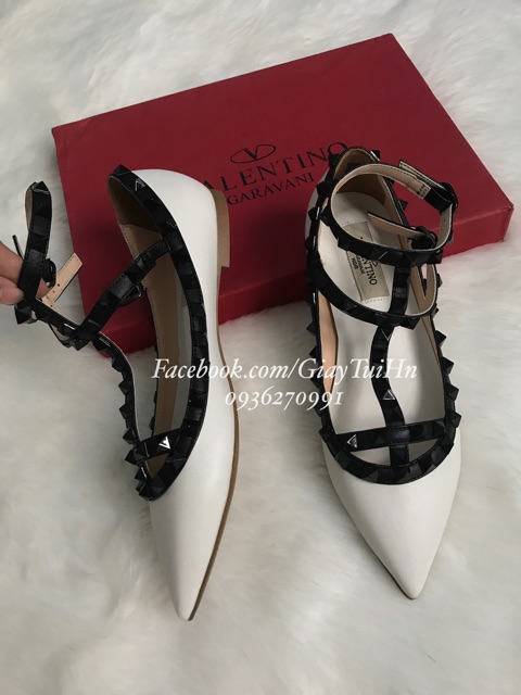 Valentino bệt đinh tán hàng siêu cao cấp, hình thật shop tự chụp. Shop chỉ còn size 35