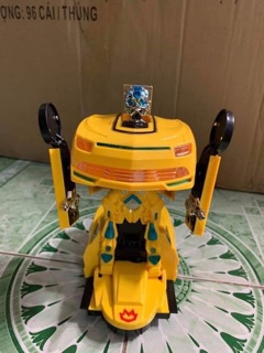 Xe oto biến hình robot