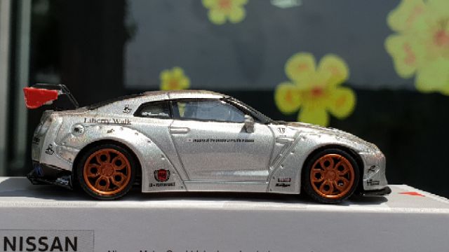 Xe Mô Hình🔮 LB*Works Nissan GT-R R35 Type 1 🔮

- Tỉ lệ :  1:64
- Hãng sản xuất : MiniGT ( kim Tuyến )