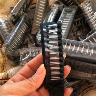 Lược gấp gọn bỏ túi vô cùng tiện dụng