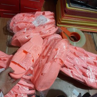 Combo 20 đôi dép tổ ong màu đỏ, xanh lá