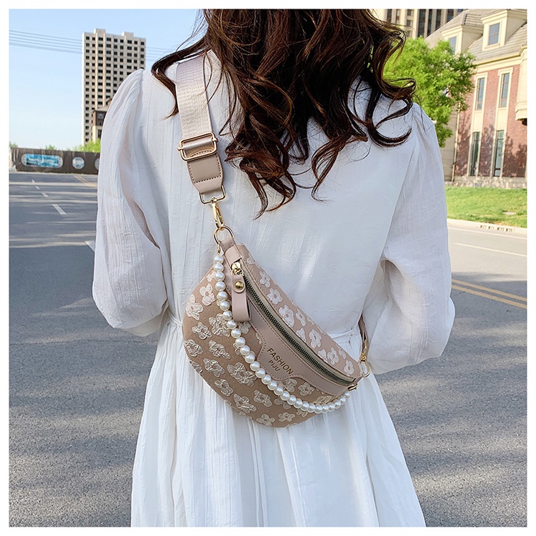 Túi đeo chéo một bên vai IELGY bằng canvas dây đeo bản rộng phối ngọc trai cho nữ