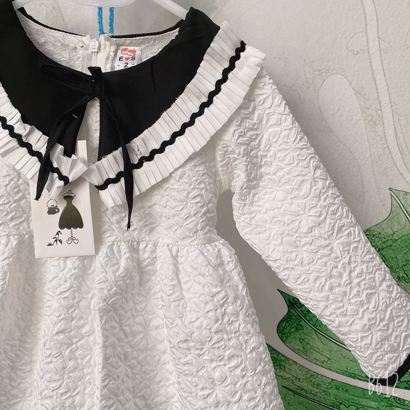 Váy bé gái dài tay mầu trắng cổ đen dập ly babydoll 8-30kg XHN1078