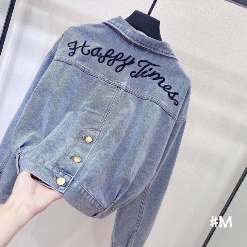 Khoác bò thêu chữ sau happy times 3 khuy