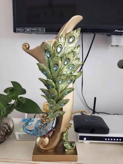 Bình cắm lông công xanh