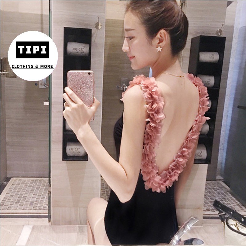 Bikini đi biển khoét lưng cánh hoa