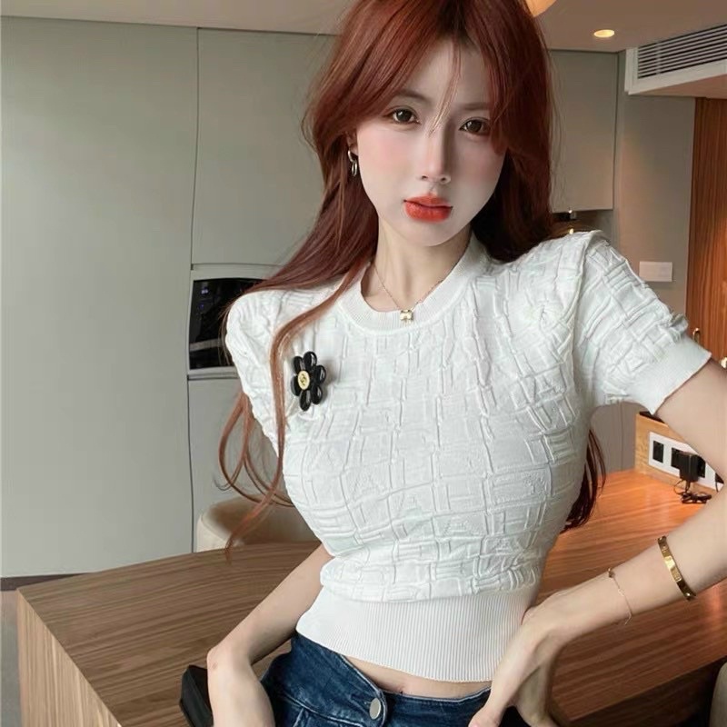Áo len mỏng tay phồng croptop kèm hoa cài, Áo kiểu len dáng ôm cổ tròn AL8026 - NhiNhi Shop