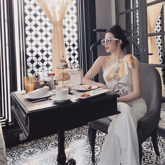 Áo lụa lệch vai