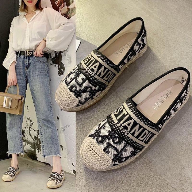 GIÀY SLIP ON DR ĐẾ NHẸ VIỀN CÓI MŨI VÁ