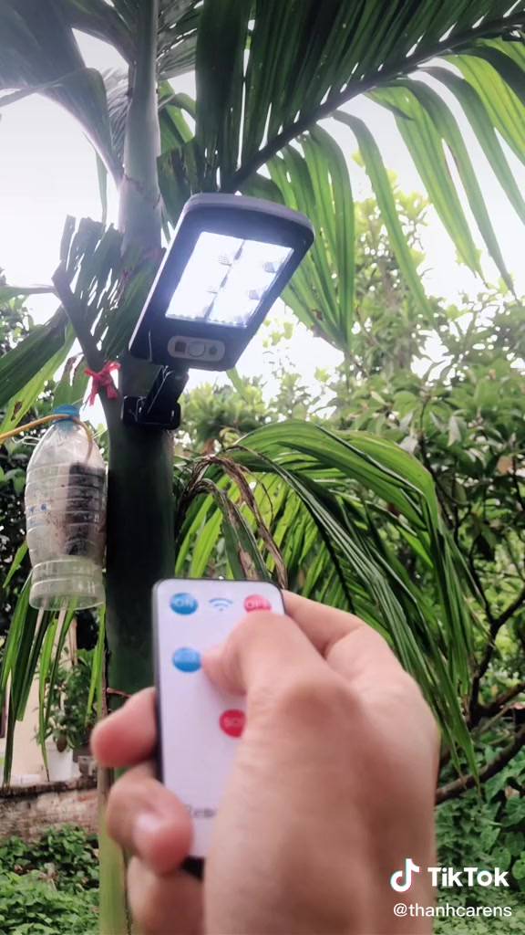 Đèn năng lượng mặt trời sân vườn chống bão 150W đèn cột | BigBuy360 - bigbuy360.vn