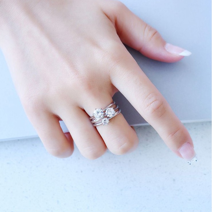 Nhẫn Bạc Sterling 100% S925 Sáu Góc Hình Trái Tim Và 8 Mũi Tên Màu Sắc Cổ Điển