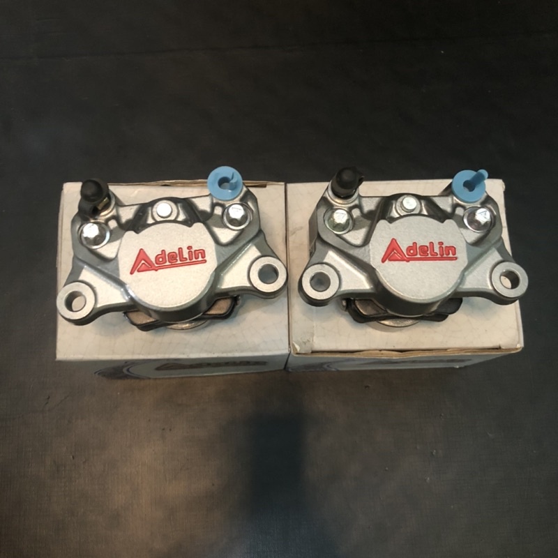 Heo dầu Adelin 2 pis chính hãng logo đỏ dùng cả thắng trước và sau gắn mọi loại xe