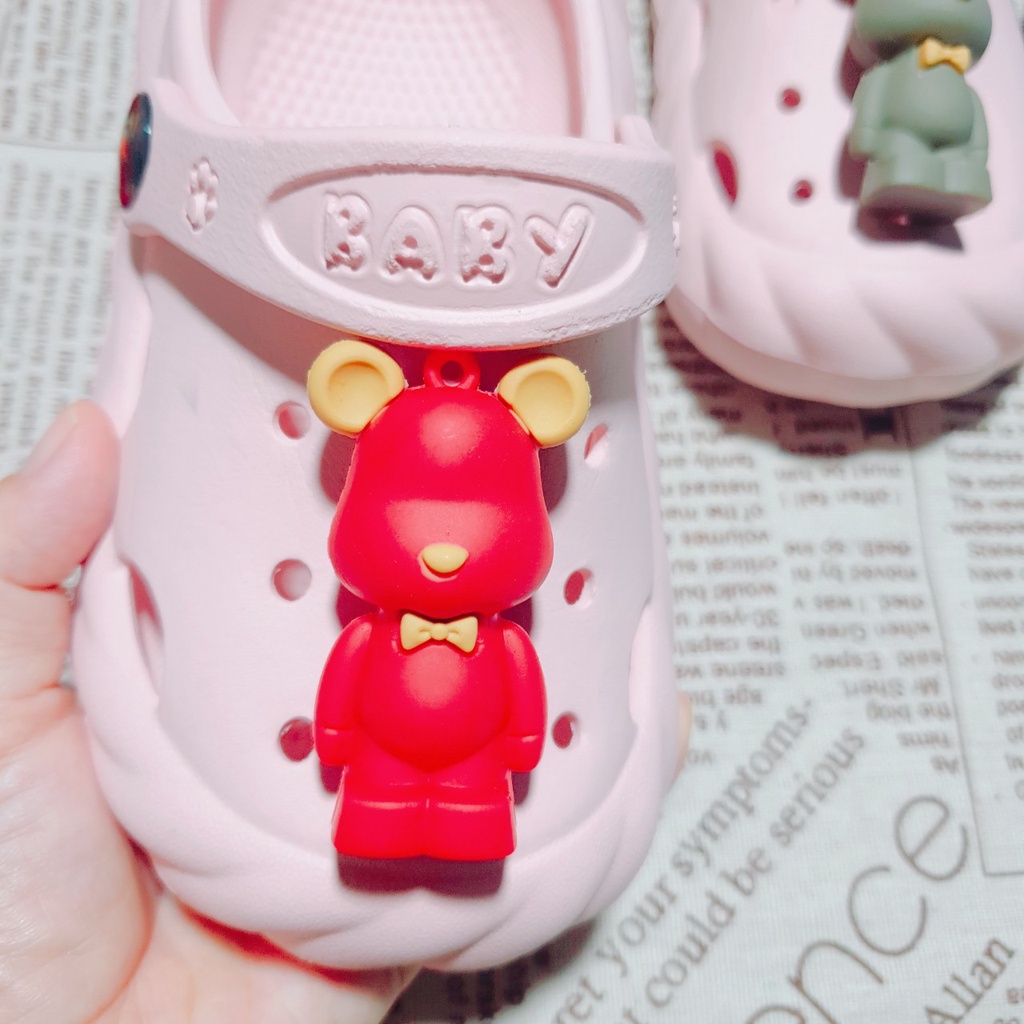 Nút gắn dép zibit hkdesign loại nhựa PVC hình gấu Bearbrick