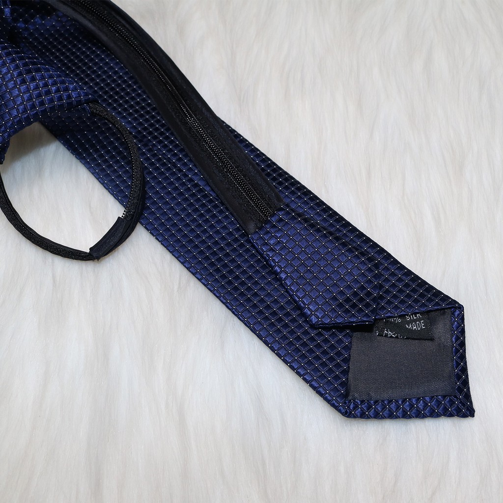 Cà vạt nam cho công sở KING màu đen thắt sẵn họa tiết ô vuông style hàn quốc bản nhỏ 6cm C018