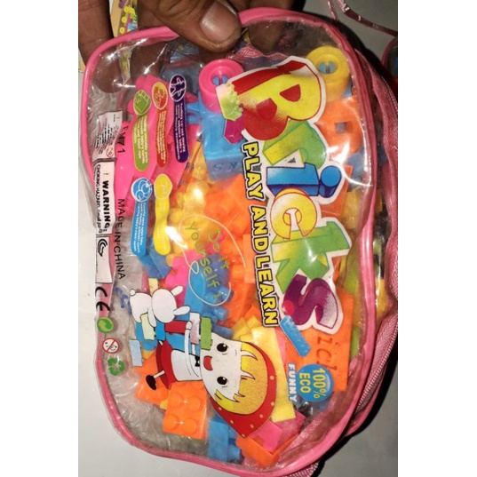 Một bộ giỏ ráp đa năng bằng nhựa có nhiều chi tiết